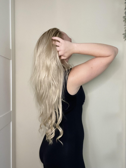 Bilder und Videos von heißer, blonder Studentin lassen dein Herz höher schlagen
