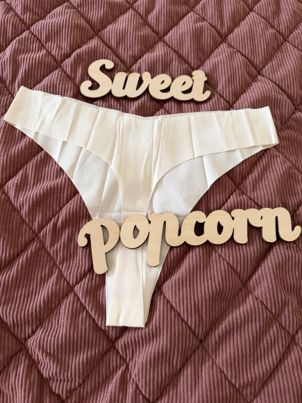 Sexy String und Slip getragen oder veredelt