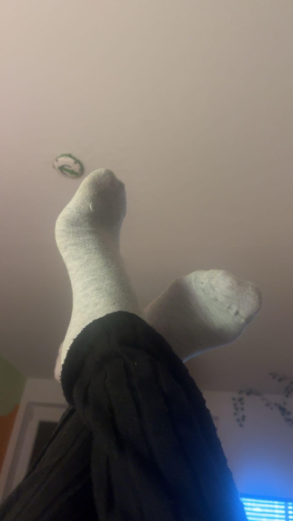 Socken von süßer Studentin