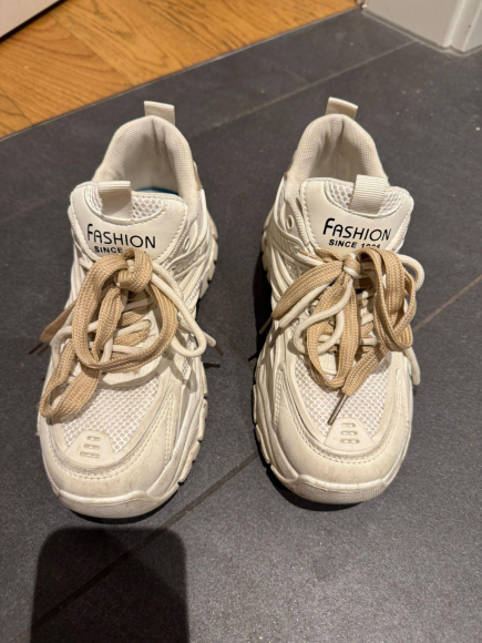 Getragene Schuhe