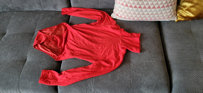 Sehr schöner roter Body