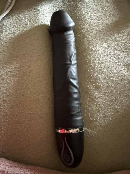 Gut benutzter Schwarzer Vibrator/Dildo